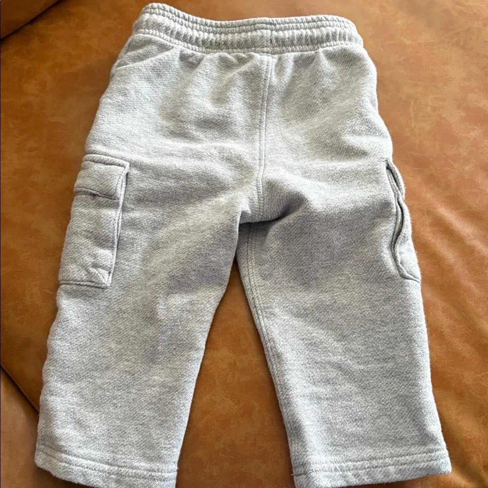 GAP Light Gray Kids Joggers with Pockets - Size 18 to 24 months